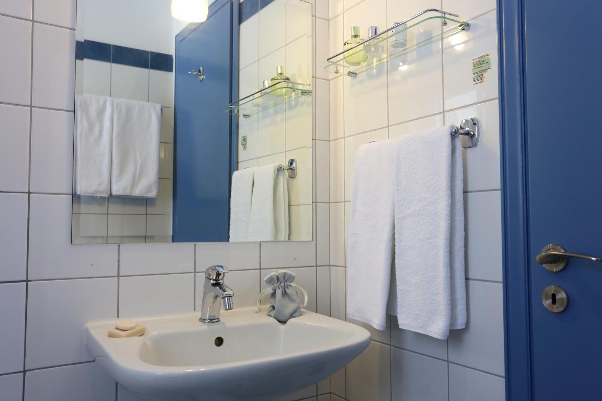 Eleonas Hotel Ровіес Екстер'єр фото